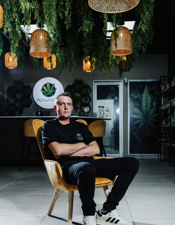 7-Leaves founding retailer