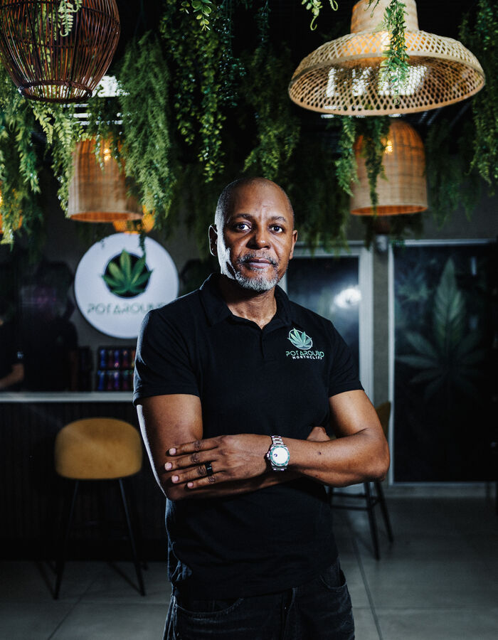 7-Leaves founding retailer