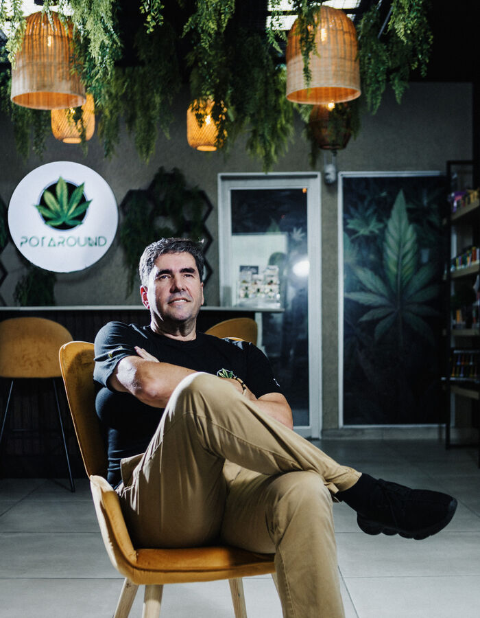 7-Leaves founding retailer