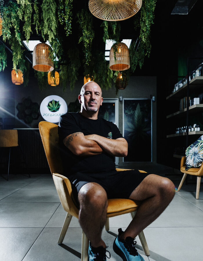 7-Leaves founding retailer