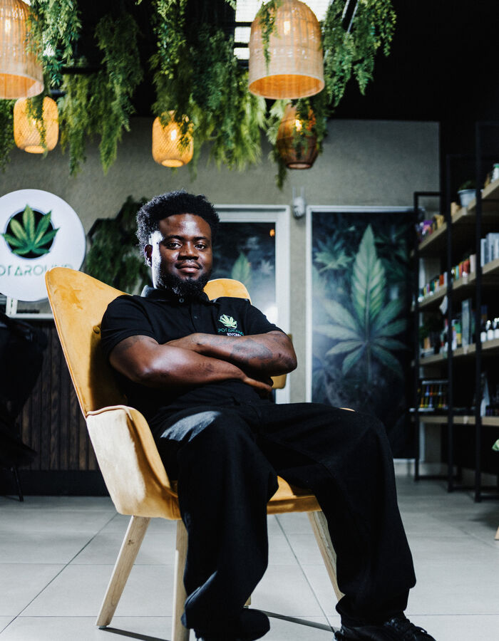 7-Leaves founding retailer